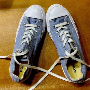 Pretty blue Converse sneakers. Like NEW! Size 7